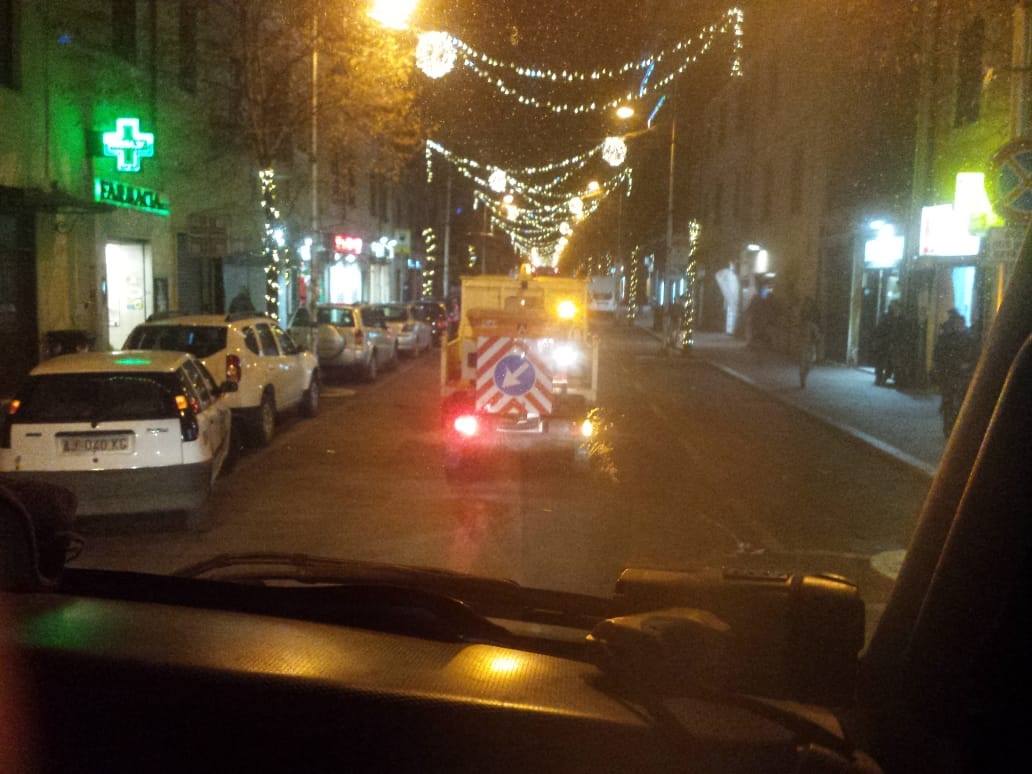 Tivoli: spargisale in azione. Grazie ai volontari della protezione civile