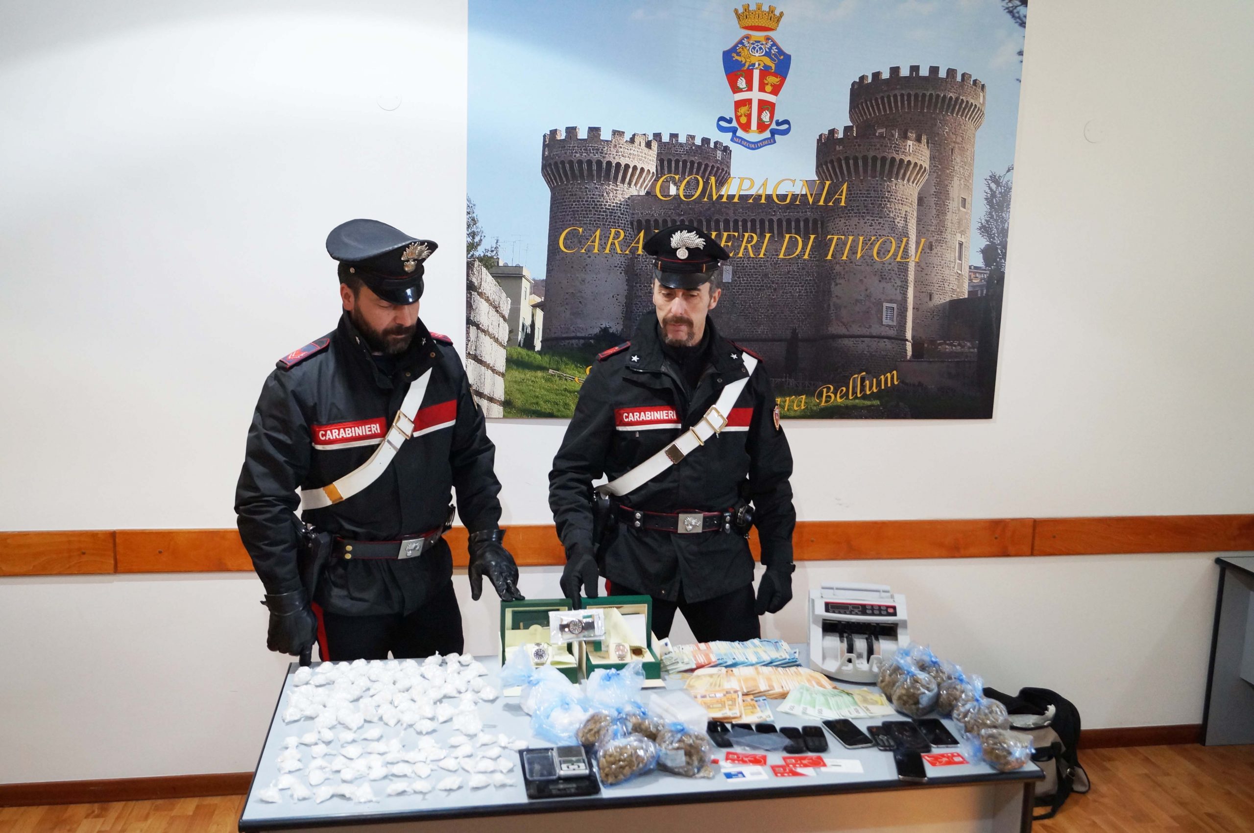 Guidonia, casa “stupefacente” scoperta dai Carabinieri, in manette 2 pusher romani