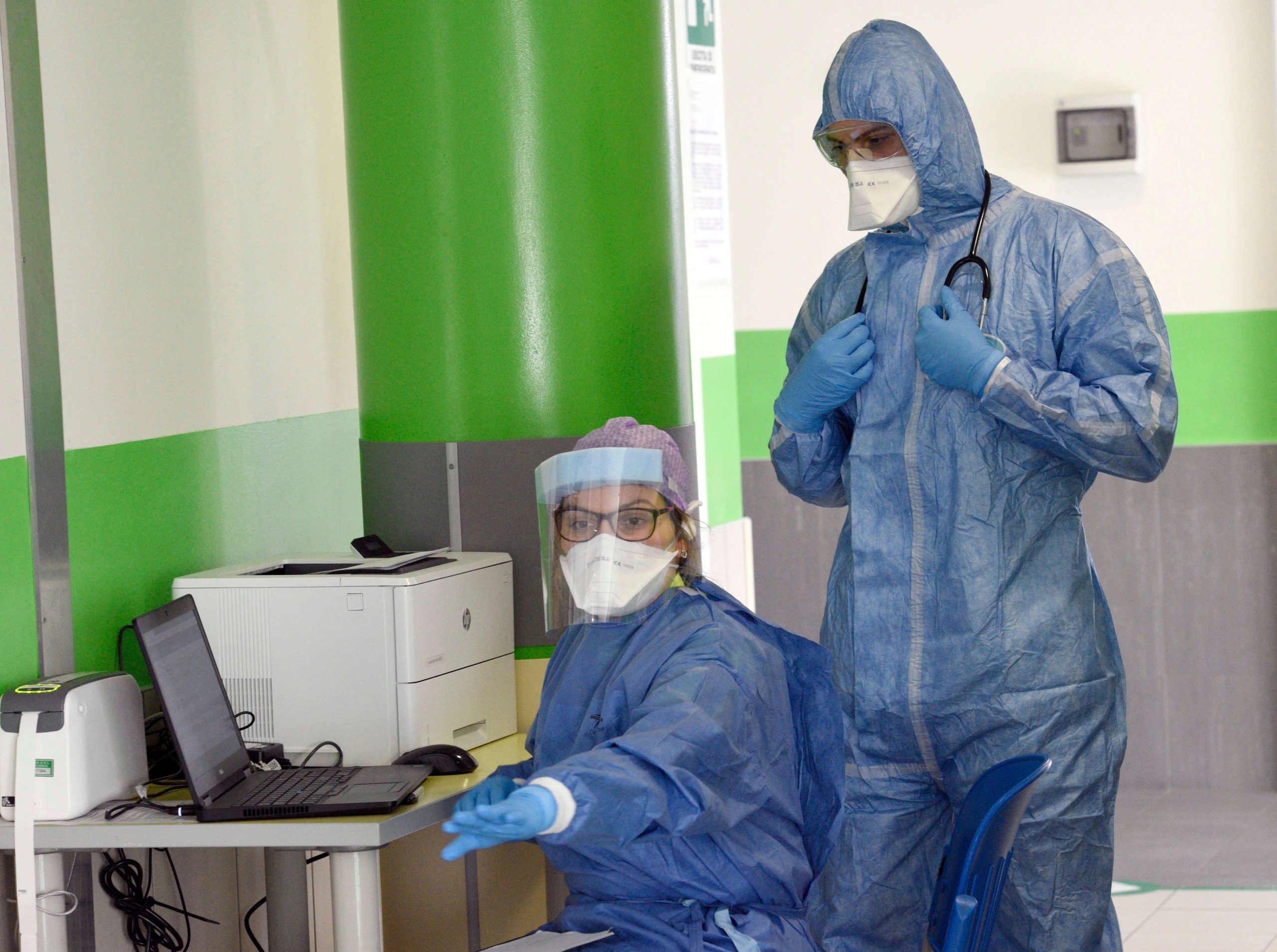 Oggi nel Lazio, su 20mila tamponi, si registrano 1.589 casi positivi, 39 decessi e 1.061 guariti.