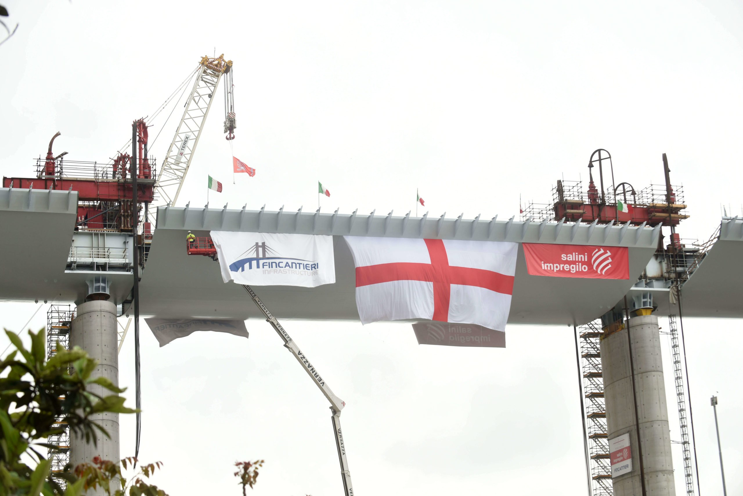 Ponte di Genova: le due sponde del torrente Polcevera tornano ad unirsi