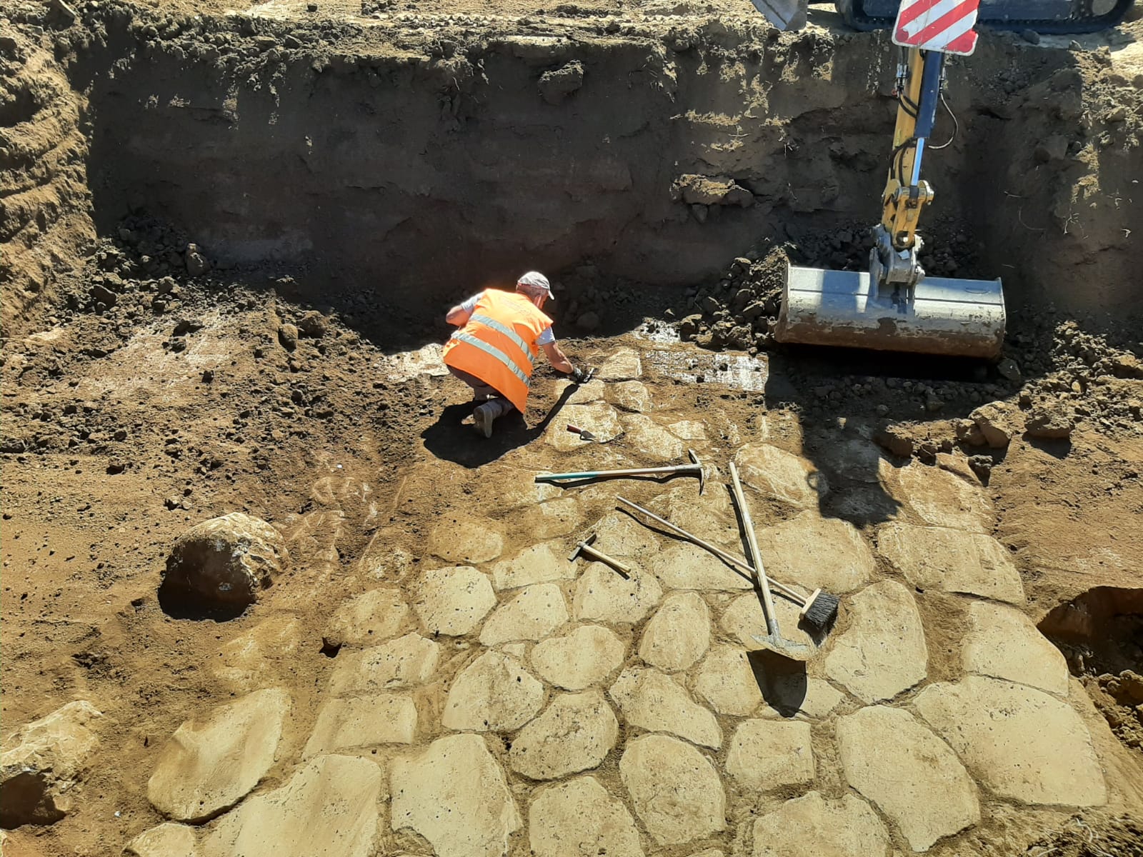 Lavori sulla Tiburtina: ritrovata struttura muraria del II- I secolo a. C.