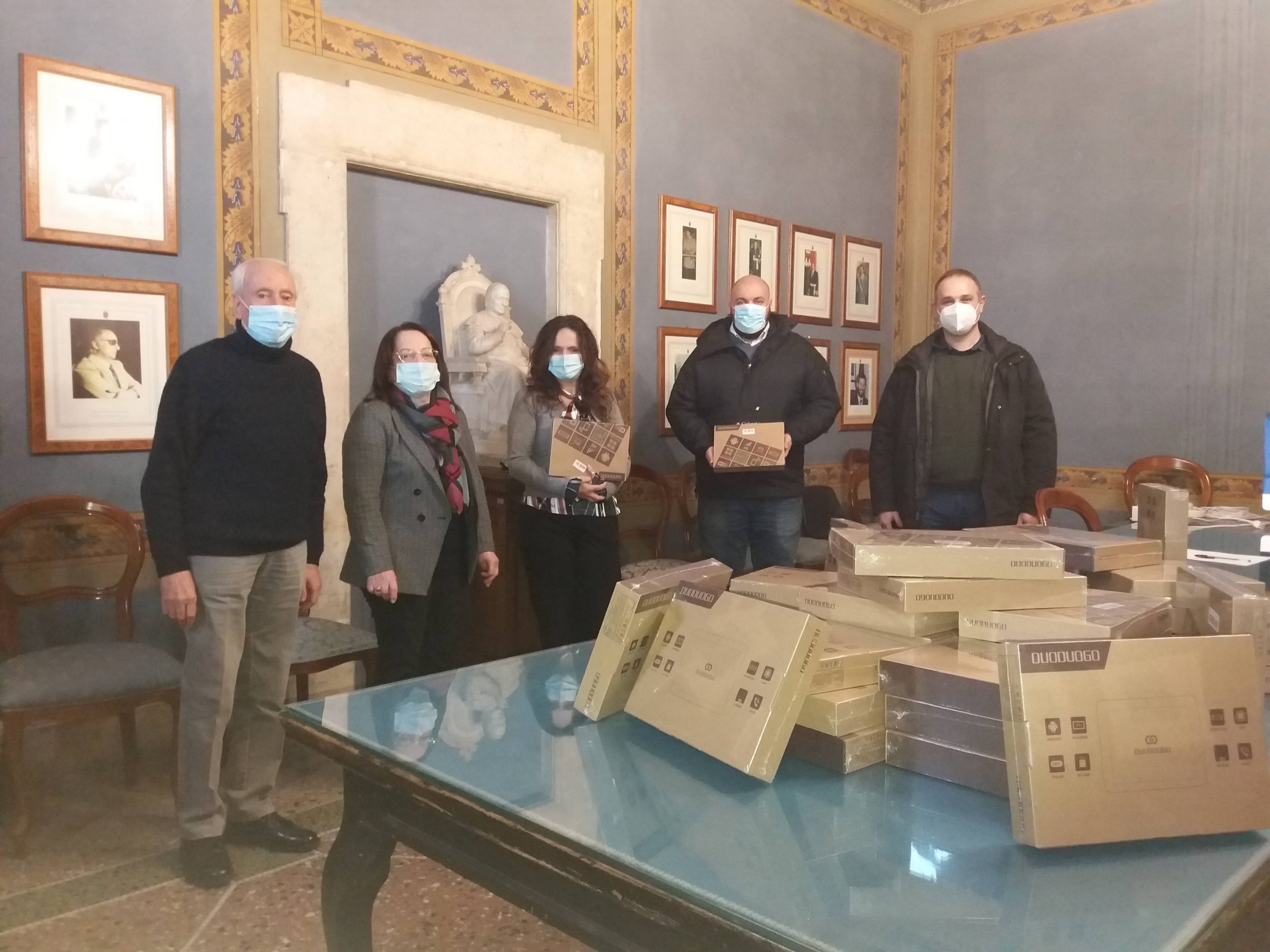 Tivoli: donati al comune 40 tablet dalla società “Pvp consulting srl”