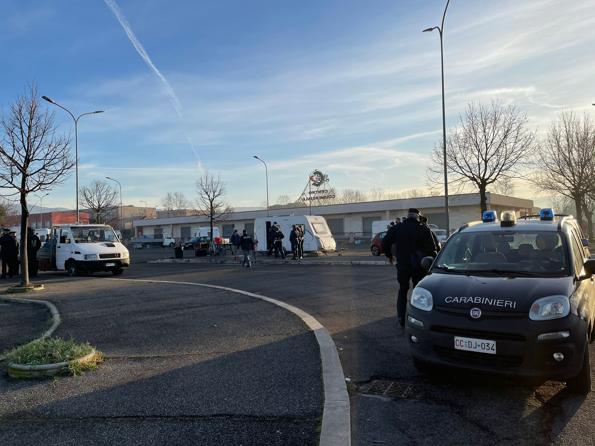 Guidonia: allontanati i caminanti dalla zona Planet