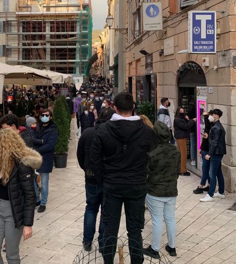 Tivoli: prorogato per tutto il periodo estivo il divieto di vendita di bevande alcoliche e superalcoliche per l’asporto