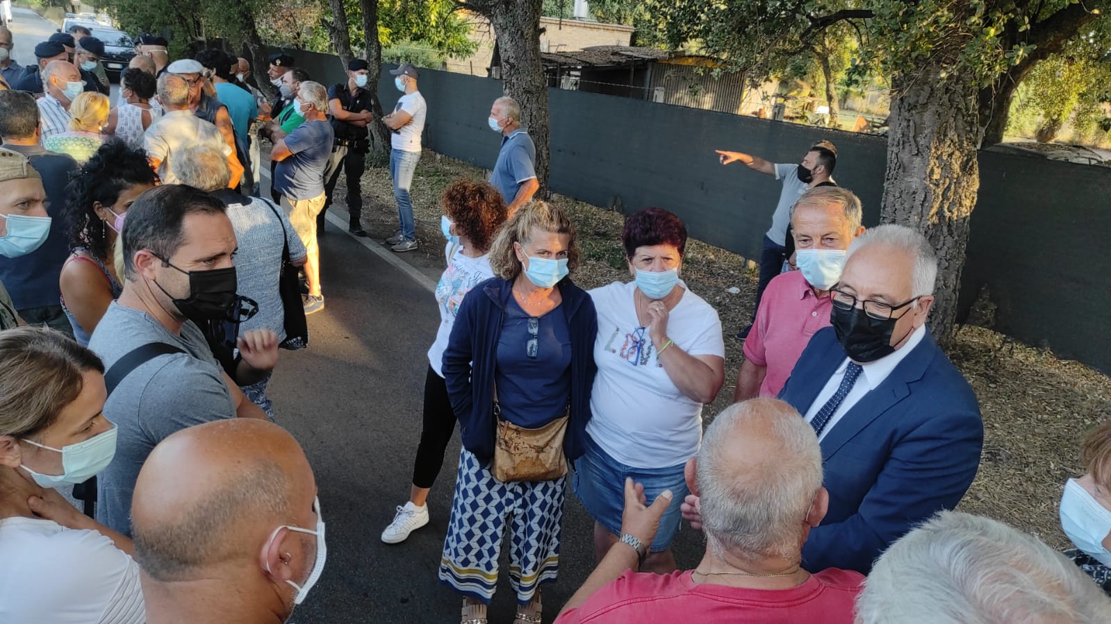 Il sindaco Barbet presente al presidio del “no alla discarica di Albano”