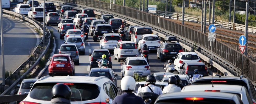 Autostrada A1: ribaltato furgone frigo tra Valmontone e Colleferro in direzione Napoli