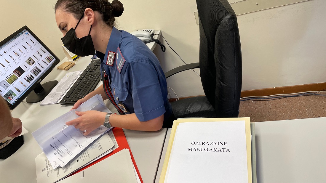 Carabinieri arrestano 5 persone per giro di truffe ai danni di operatori enogastronomici