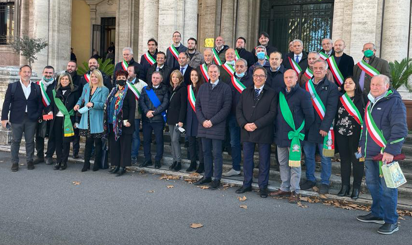 Caropedaggi A24 A25: i Sindaci e gli Amministratori di Lazio in piazza