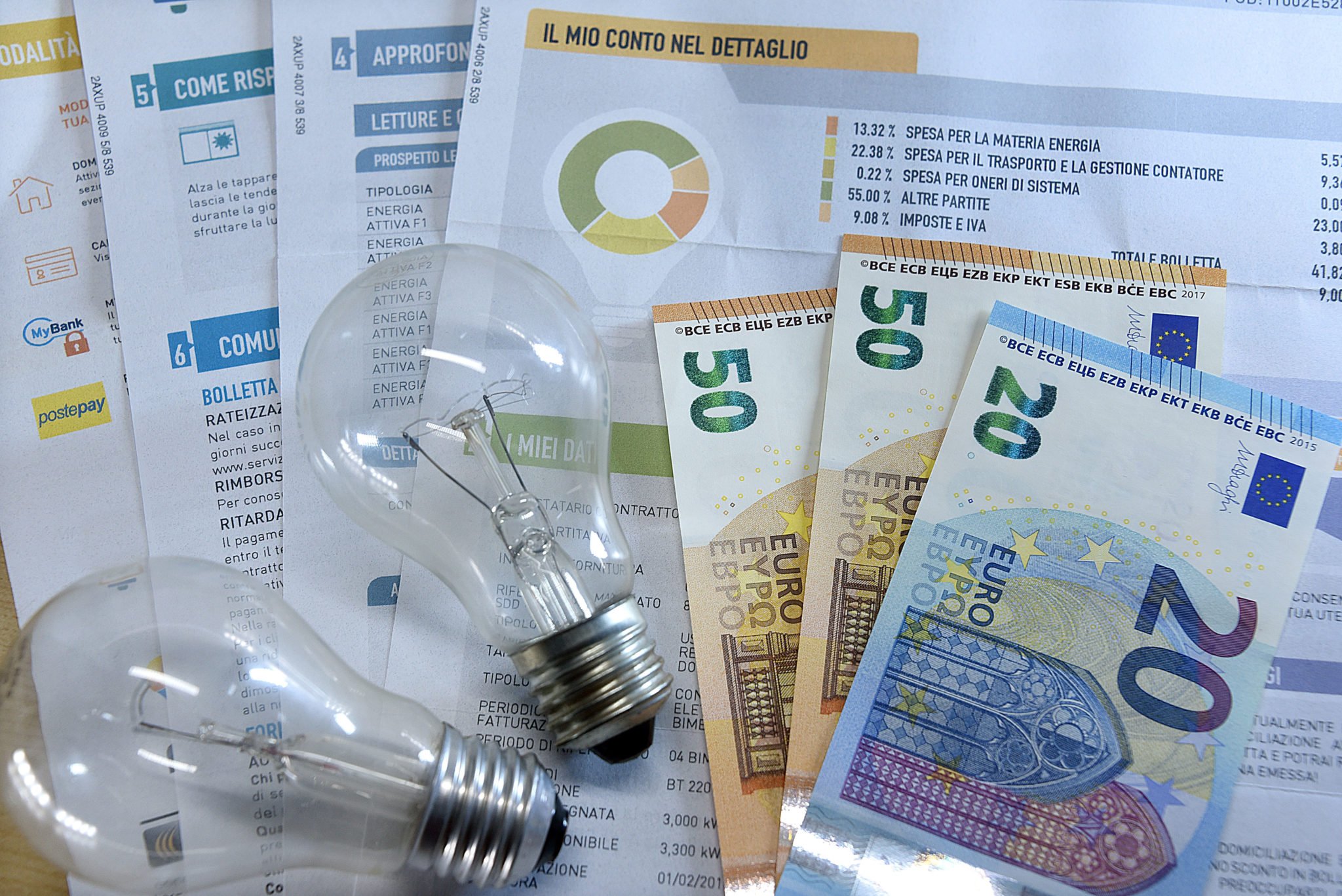 Consumi: l’anno nuovo porta aumenti per elettricità +55% e gas 41,8%