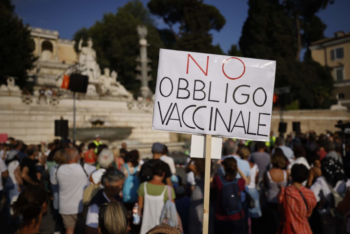 A piazza San Giovanni a Roma  tornano i no vax
