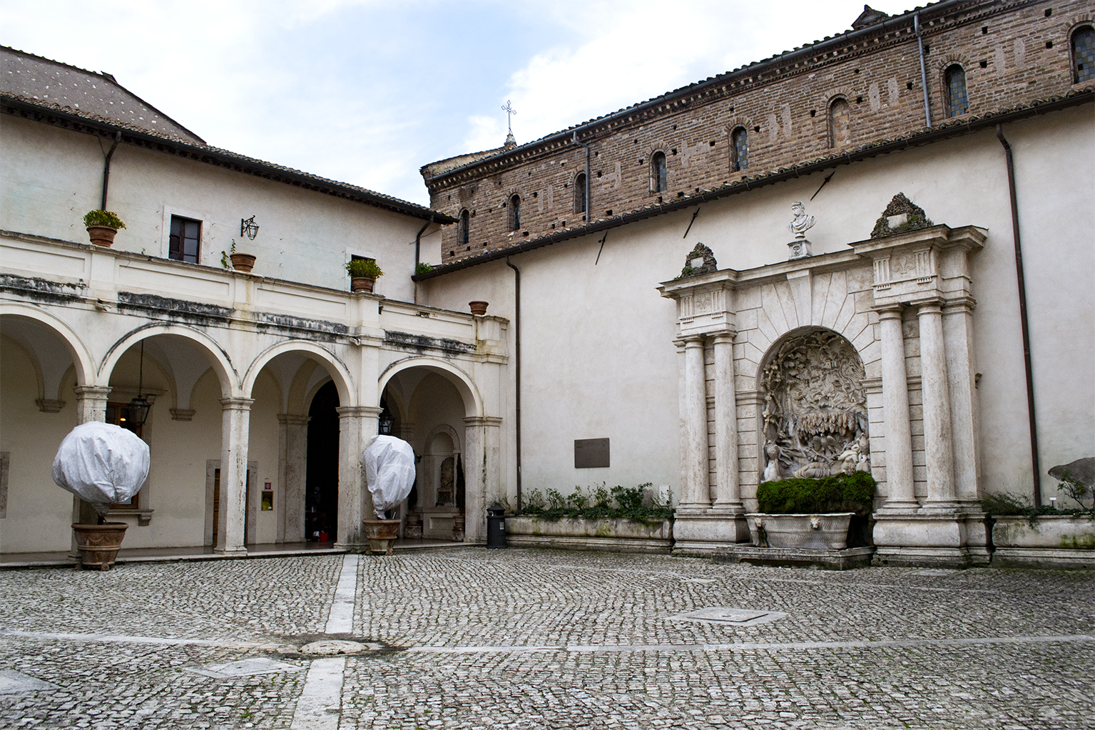 Tivoli: “Sulle ali della leggerezza” al Chiostro di Villa d’Este