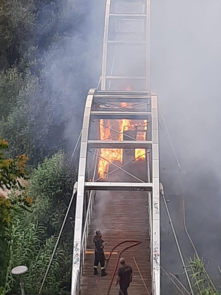 Tivoli: brucia il Ponte della Pace