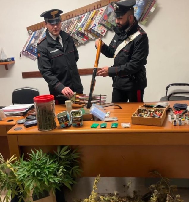 Tivoli: arrestato 42enne dai Carabinieri per possesso di marijuana, munizione e anabolizzanti