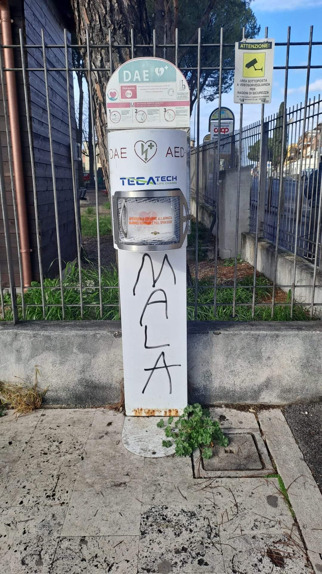 Villanova di Guidonia: danneggiato il defribillatore in Piazza San Giuseppe Artigiano