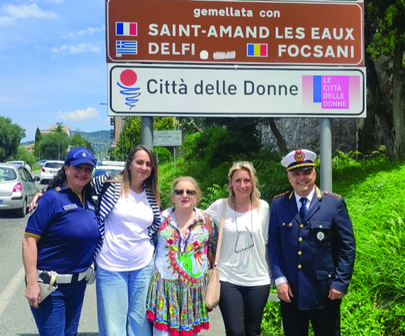 Apposta un targa “Città delle donne” all’entrata di Tivoli