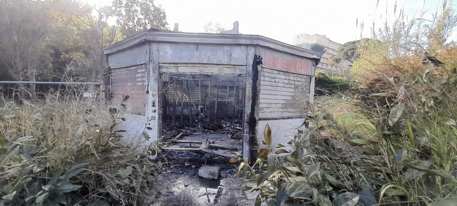 Tivoli: bruciato il chiosco al parcheggio Impastato