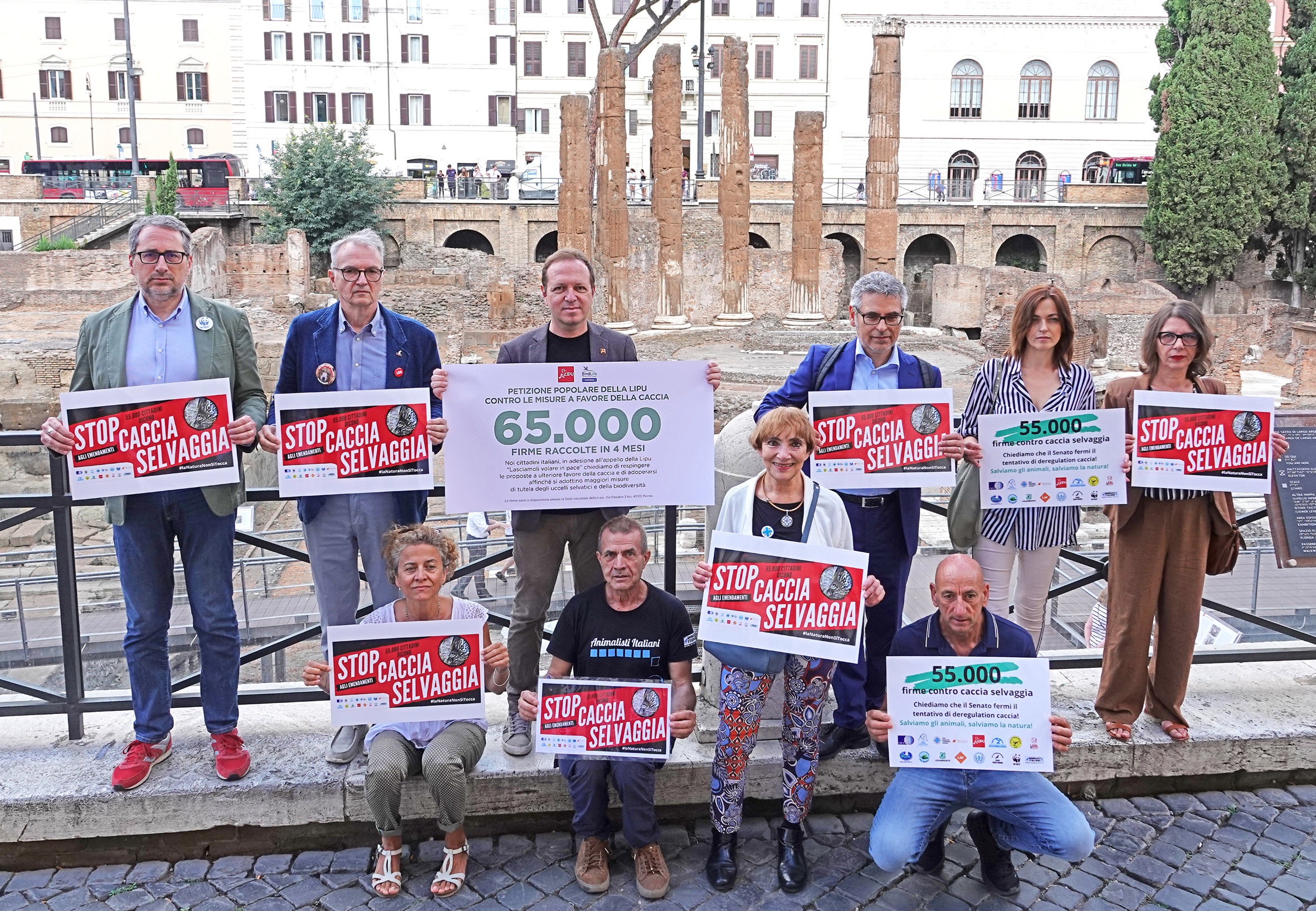 Caccia: consegnate al Senato le firme per dire no alla caccia selvaggia