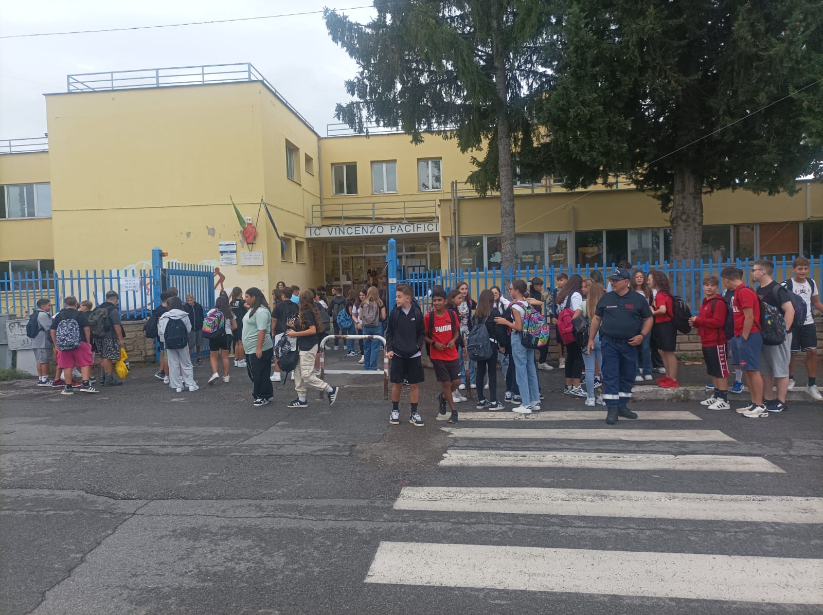 Tivoli: volontari davanti le scuole per attività di controllo