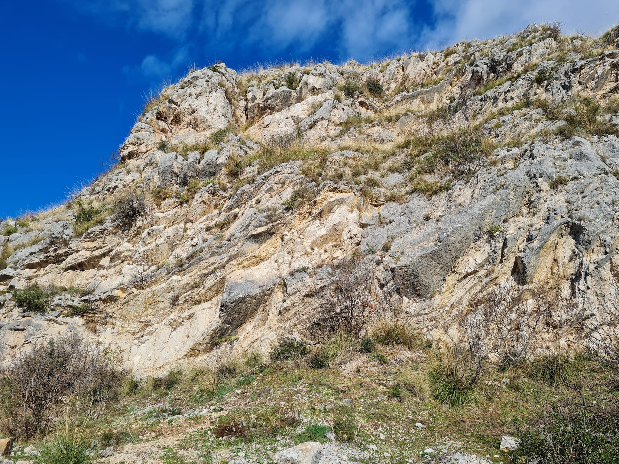 Monte Catillo per 4 mesi di lavori per mettere in sicurezza la parete rocciosa