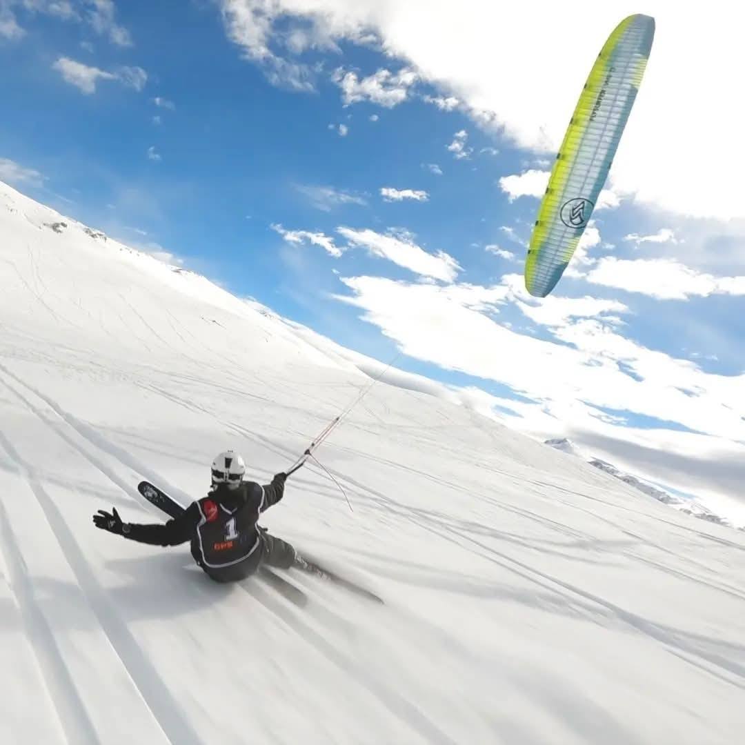 Il campione italiano di snowkiting è Andrea Di Lisa