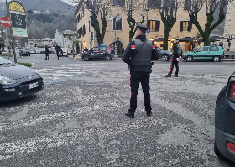 Agosta, uomo arrestato dai Carabinieri per minacce e aggressione a pubblici ufficiali