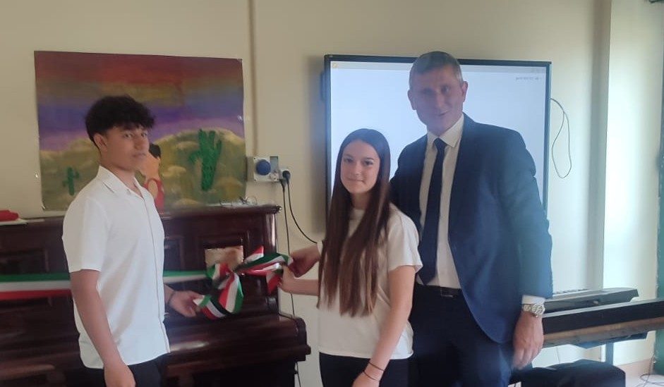 Villalba, un pianoforte per la scuola “Alberto Manzi” grazie al progetto Social Tour