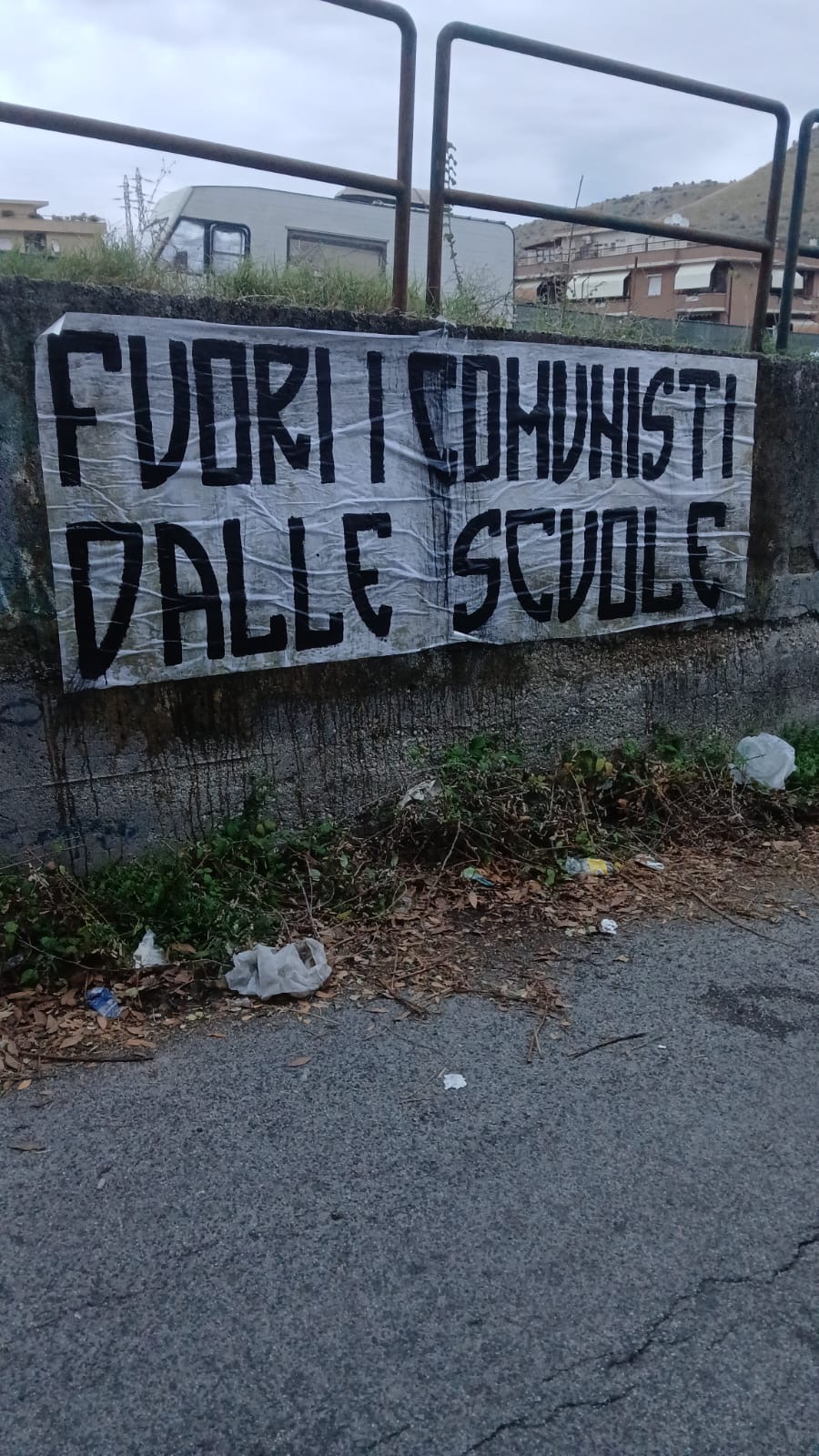 Striscione intimidatorio allo Spallanzani di Tivoli