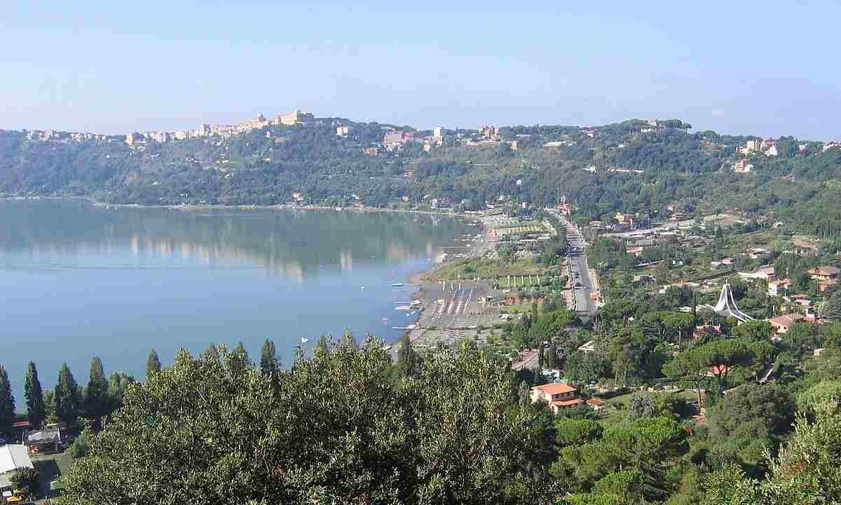 È il borgo più amato dai Papi: è considerato il salotto panoramico a pochi minuti da Roma | Ci vengono da ogni dove per vederlo