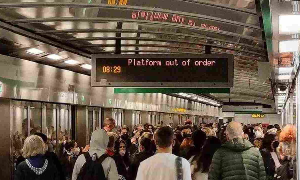 Metro C, tre giorni di stop | Bus sostitutivi in azione: cosa cambia da venerdì a domenica | Tutte le modifiche per chi viaggia