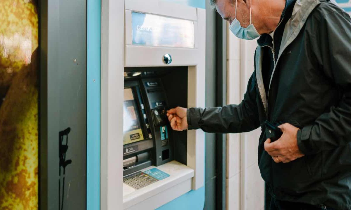 Bancomat, quanto puoi prelevare senza far scattare i controlli fiscali: la cifra è esattamente questa