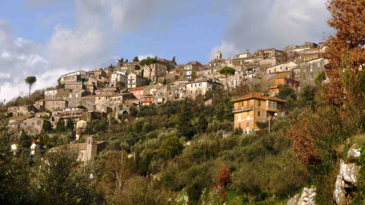 Il borgo laziale meno noto che spicca per la sua BELLEZZA: qui sì che si respira aria di storia e fascino medioevale