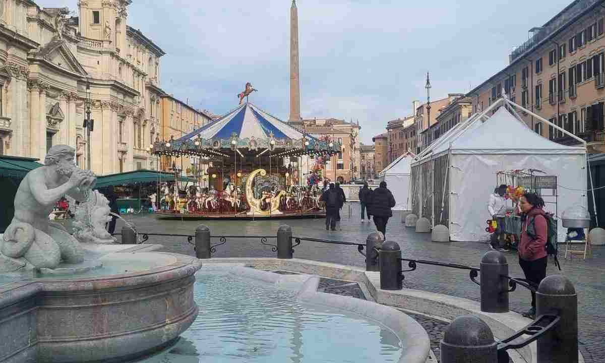 Piazza Navona senza lavori, rimosso il cantiere prima dell’Epifania | La festa della Befana è salva