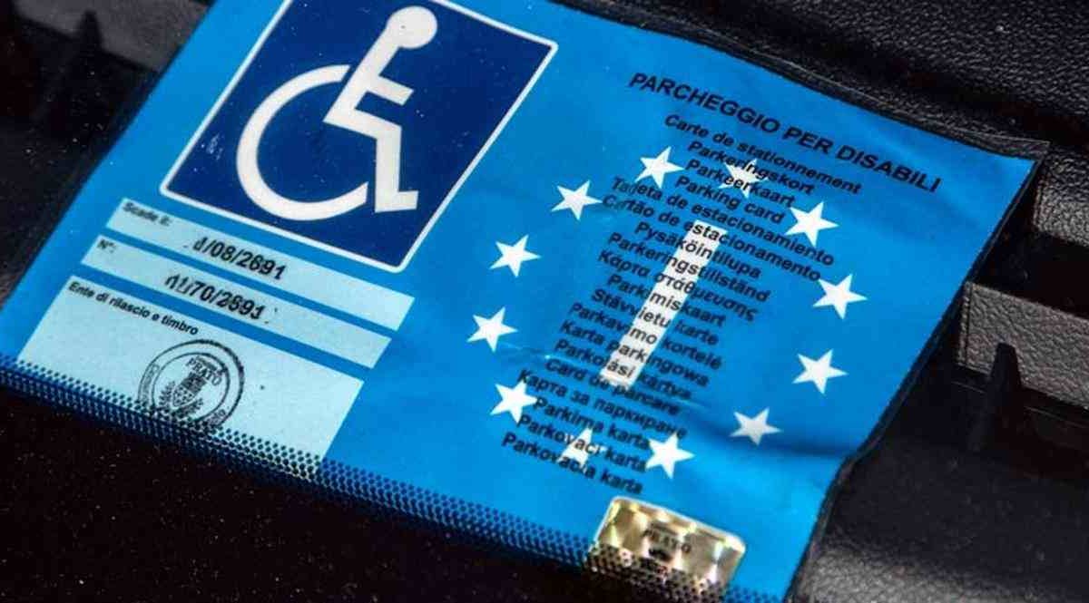 Contrassegno disabili, rivoluzione digitale a Roma: sportello fisico solo fino al 28 novembre | dopo solo online