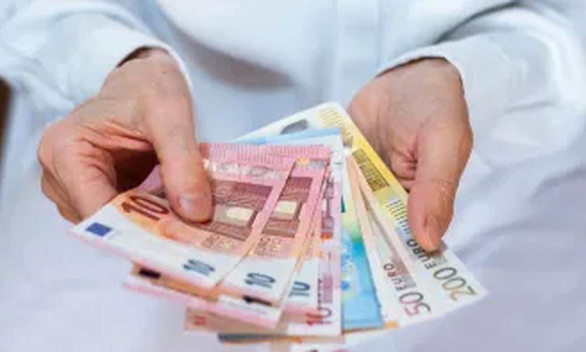 Pensioni dicembre, arrivano 154€ in più |soldi facili per chi rientra nei requisiti