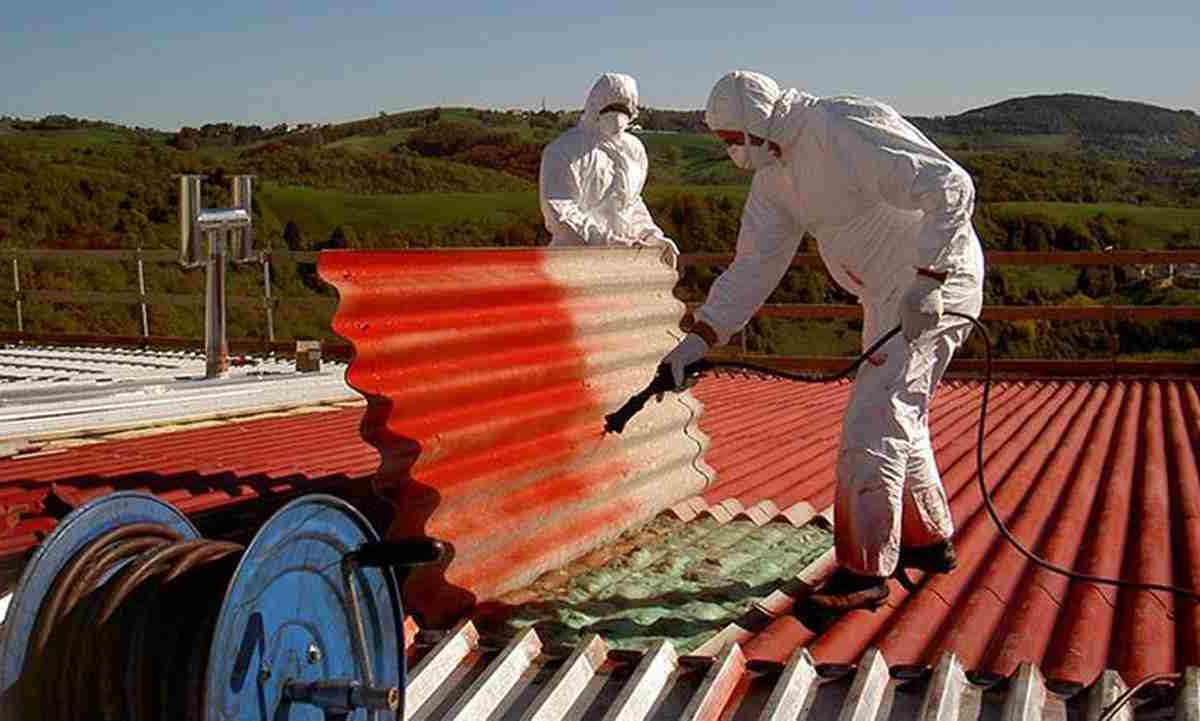 Amianto, arriva una stretta inattesa | scattano obblighi che cambiano tutto per edifici e attività