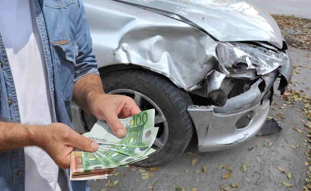 Incidente e reddito perso: il calcolo che nessuno ti spiega (ma da cui dipende tutto) | Non perdere più nemmeno 1 euro