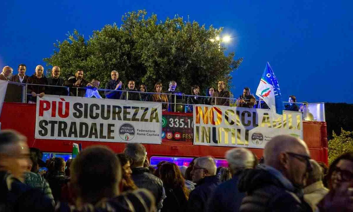 Fratelli d’Italia cambia stile: niente macchine, solo sit-in in città | se sei automobilista non puoi mancare