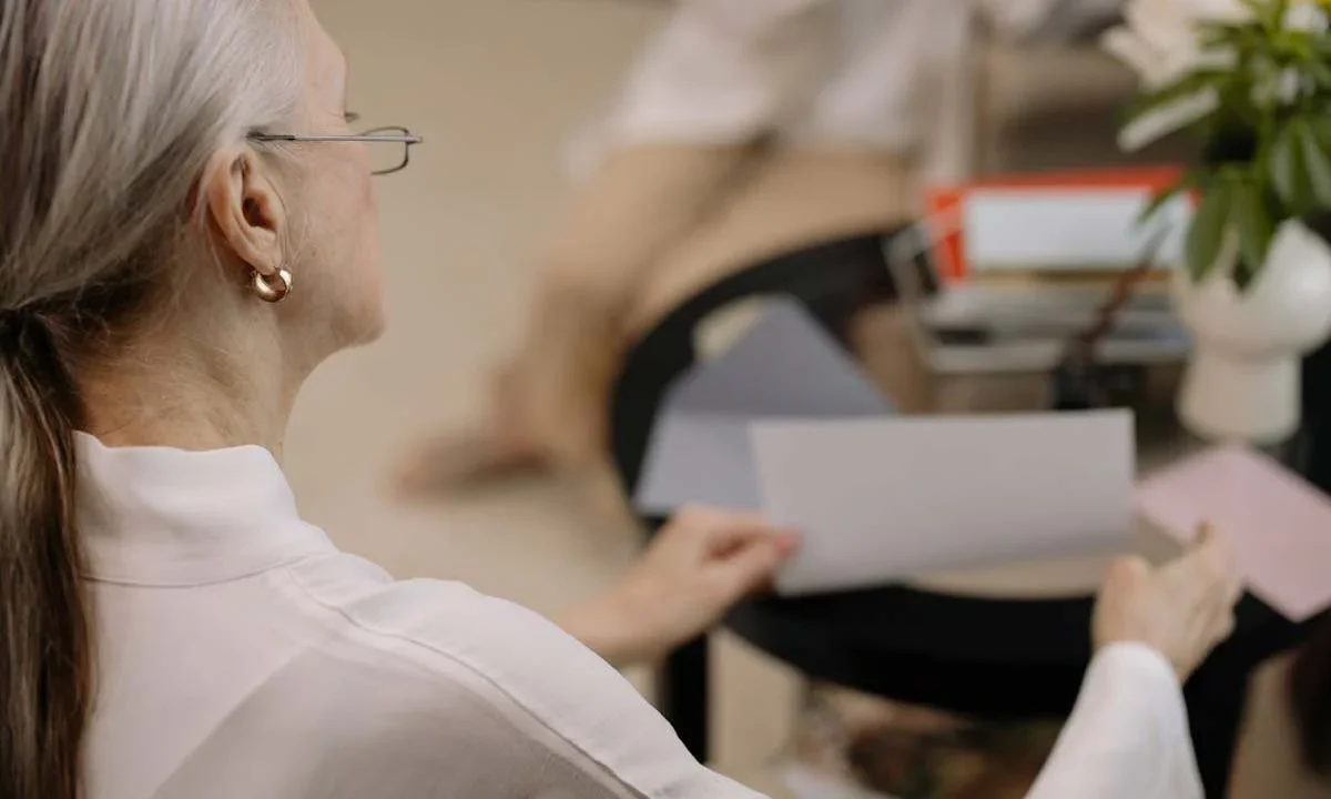 Pensione di reversibilità, basta un familiare in più o in meno per cambiare l’assegno ogni mese: cosa ha stabilito l’INPS