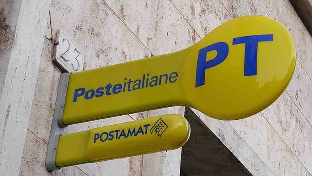 Poste Italiane alza il tiro | Il buono che ora rende fino al 5%: quanto guadagni all’anno