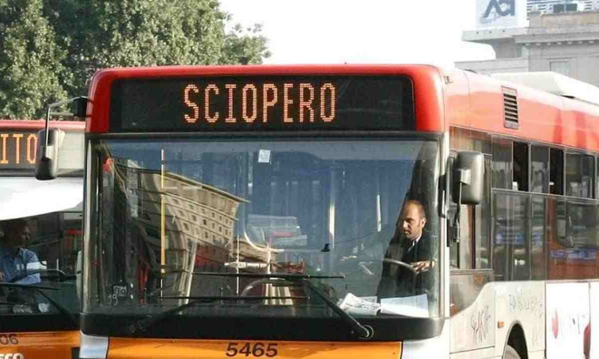 Settimane nera per chi viaggia: bus, metro e treni fermi | Novembre è un mese da incubo per i trasporti