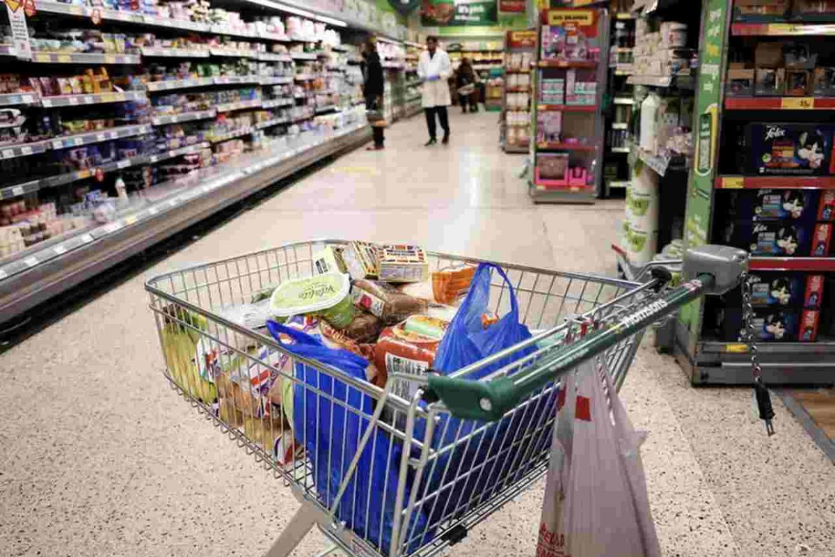 A tavola il conto esplode: l’elenco dei prodotti più cari sul mercato | Ti svuotano il portafogli ogni volta che fai la spesa