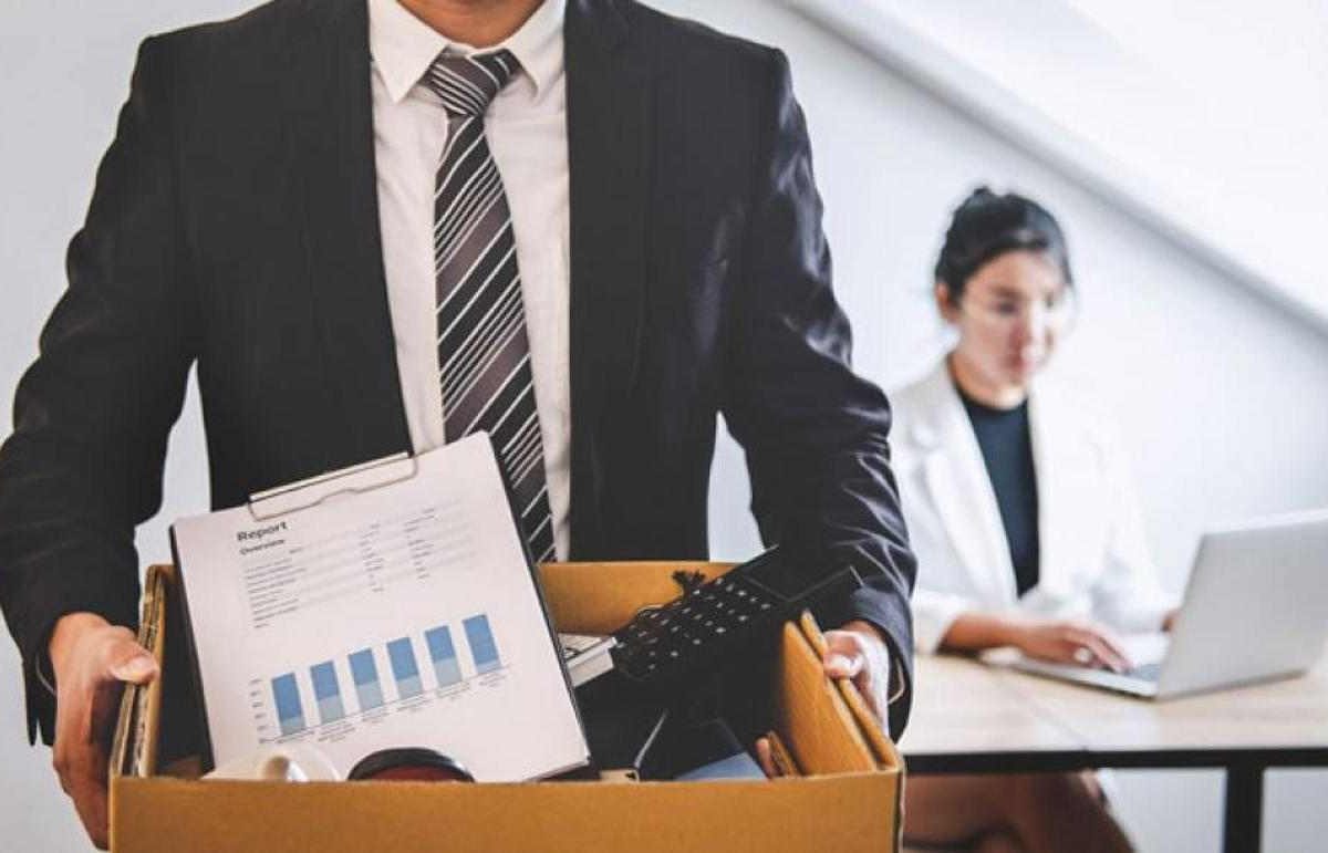 Licenziamento, può arrivare per un errore fuori dall’ufficio: la risposta che nessun dipendente si aspetta | Ci penserai due volte