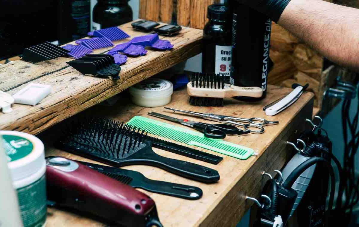 Roma, barbiere accoltella un amico: è accaduto tutto per un debito di 15 euro