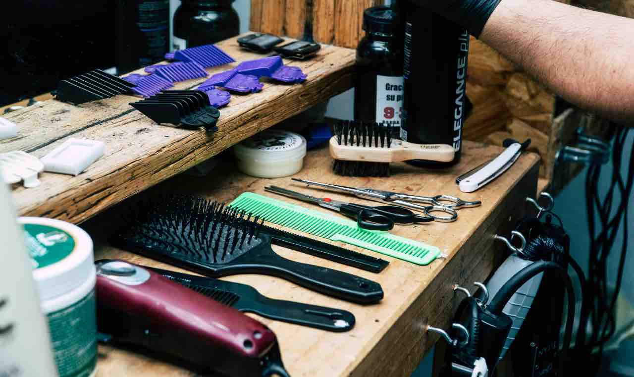 Roma, barbiere accoltella un amico: è accaduto tutto per un debito di 15 euro