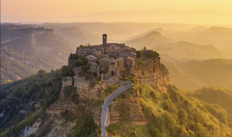 Civita di Bagnoregio al tramonto (instagram)