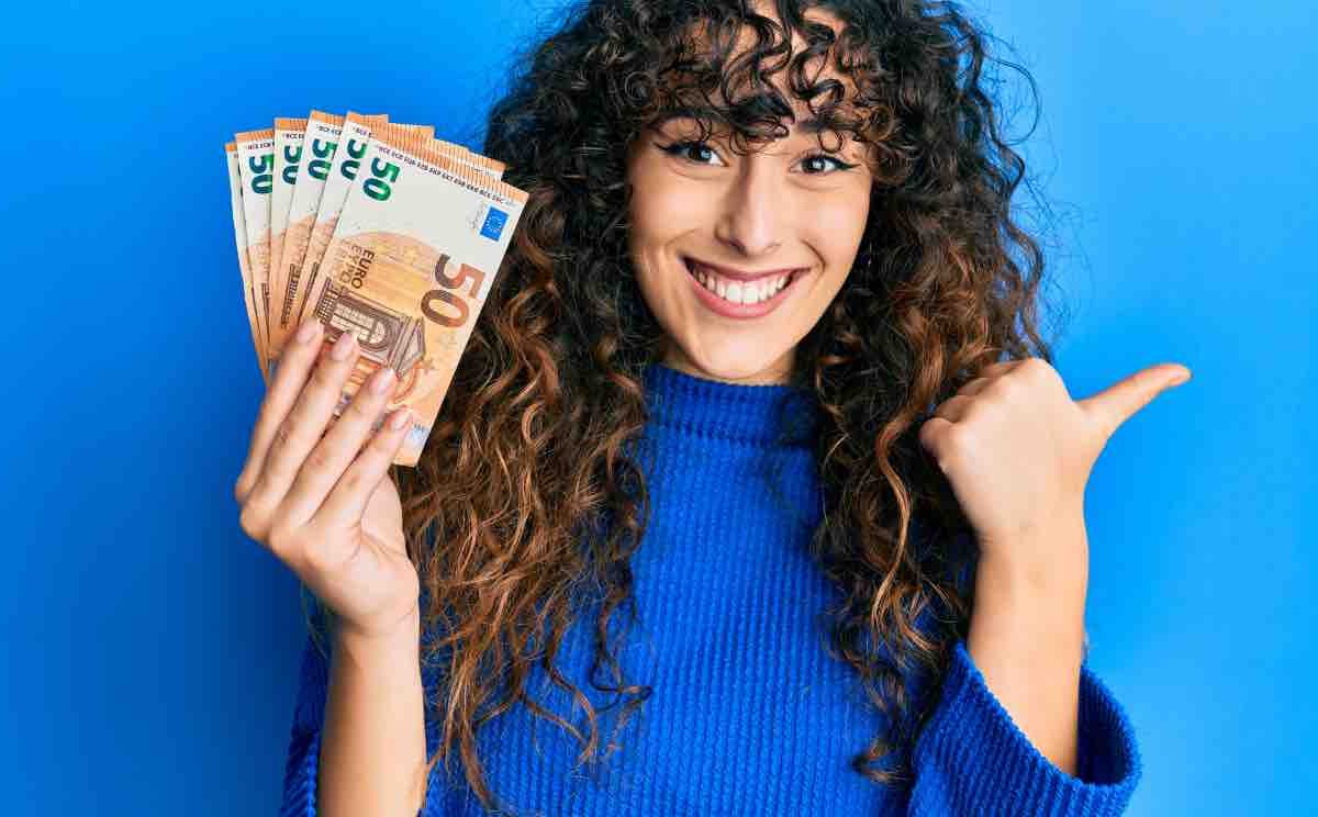 Tredicesima, quando arriva: finalmente c’è la bella notizia | Controlla il conto corrente in questa data