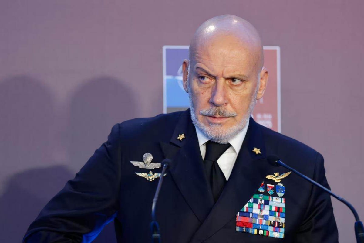 “Attacchi preventivi” alla Russia: le parole dell’ammiraglio Cavo Dragone che hanno incendiato la politica