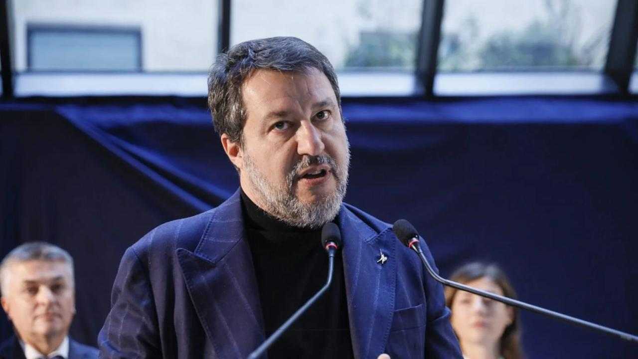 Cittadinanza, molto più difficile per chi nasce in Italia: la nuova legge della Lega cambia direzione