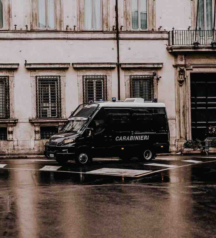 Furgone carabinieri ( pexels )