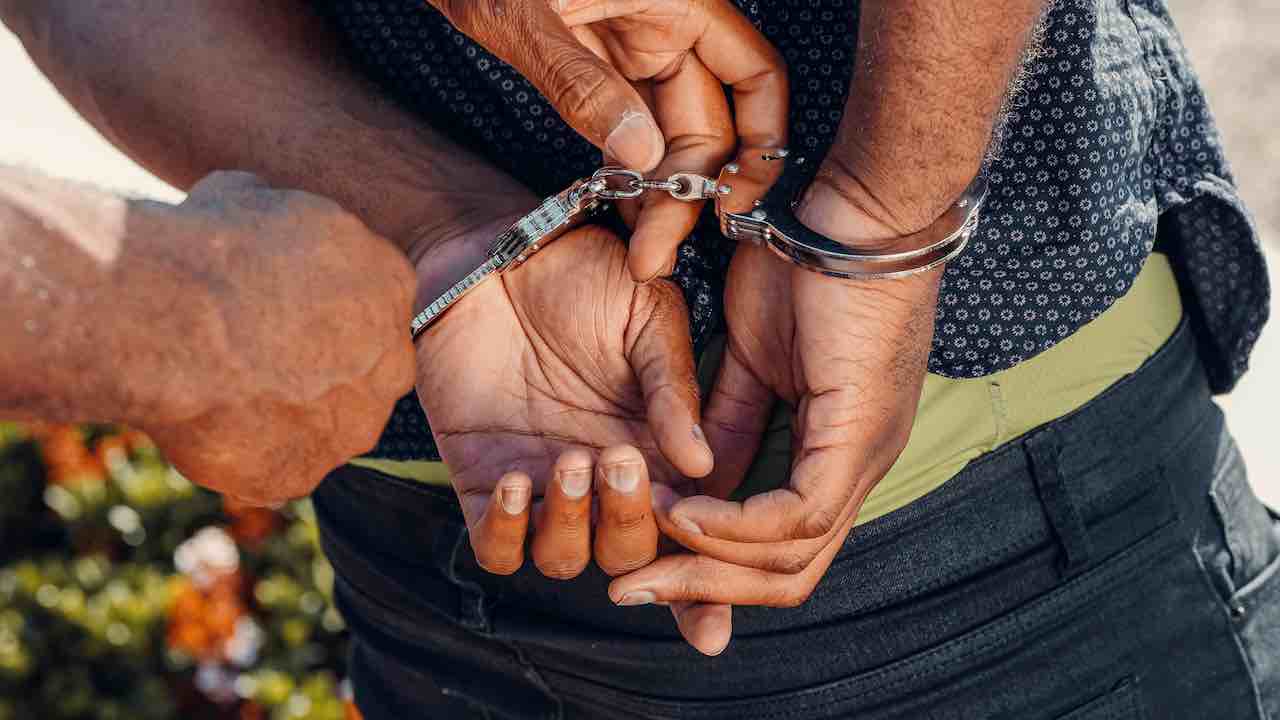 Laboratori di droga in case di periferia: maxi sequestro | punto di spaccio svelato a Infernetto e Massimina